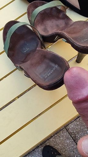 Jerking my cock and cumming on shoes