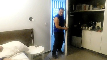 CUANDO MI MARIDO SE VA A TRABAJAR LLAMO UN TAXI BOY