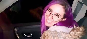 cette nympho me choppe la bite dans la voiture