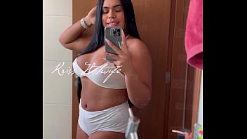 Kriss Hotwife - no espelho do banheiro