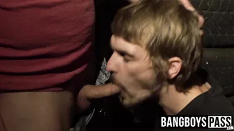 Hung stud gets a sloppy blowjob before taking a facial