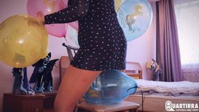 Q706 Depry's two sessions of fast sitpopping helium balloons on a chair - 480p