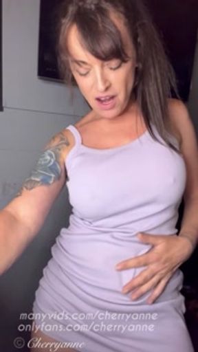 Can you feel it ? My moist wet pussy sliding up and down on your big hard dick 💦🐈🍆