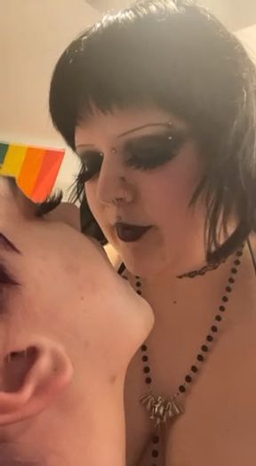 Spitting in my gf’s mouth