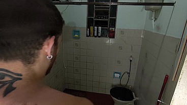 quem vai ser o passivo pra tomar banho com a gente ?