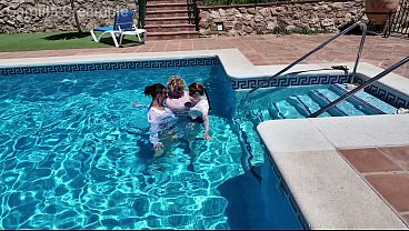 Swimming Pool Wet T-shirt Lesbians