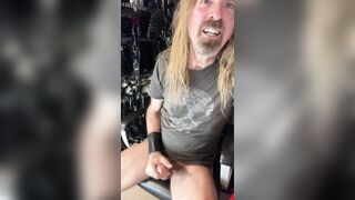 Longhairdude gooning and shooting in the Zoom Apartment - skulls tshirt and gauntlets