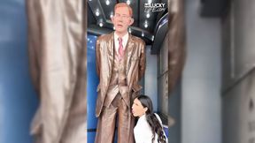 ”Perfect-Body Gal Penelope Woods Gives Head After A Date”