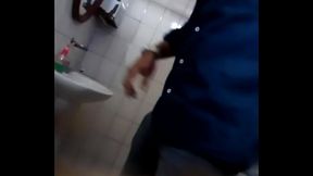 Flagra n&uacute_mero 1 no banheiro