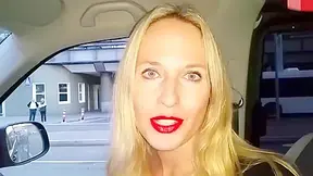 Miss Mia In Spermawalk Am Flughafen
