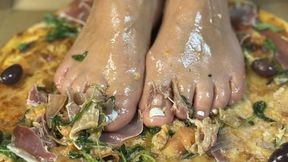 DuckFeetQueen takes on a pizza with her delicious and perfectly shaped little duckfeet. Crushing and smearing it around, with oil dropping down from arches, toes and soles into the pizza as extra topping. See the feet gets messy with all the toppings