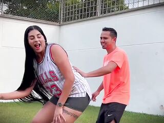 Venezuelan wager playing basket and loses