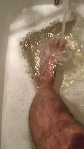 DenkffKinky - Water treatments for feet with golden rain -1