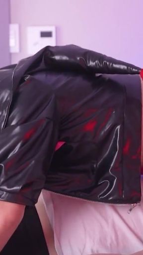 Key moment from &quot;Face Sitting Tickling Suicide squad Harley Quinn cosplayer, hentai japanese shemale cosplay 10&quot;