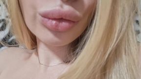 Pussy Elza Kom in Pantalone Very Hot