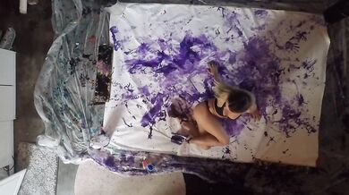 Stripper paints a slippery masterpiece with her paint-filled heels worshiping her milf goddess
