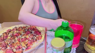 با کس تپل و کون سفیدم پول پیتزا رو دادمI give my pussy to the delivery boy cause I don’t have money