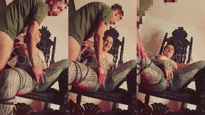regardez comme elle coule sur son trone sa petite chatte full black est ...