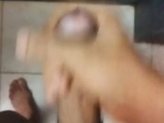 Corriéndomela pensando en mi sexy vecina y acabada