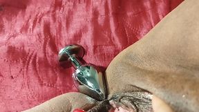 ensaio fotografico enfiando objetos na buceta