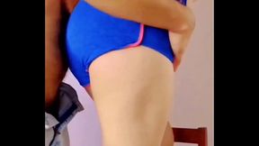 Inocente Chavita en Shortsitos es SORPRENDIDA Por su Vecino que la Manosea &iexcl_La pobre Termino tan Excitada que se Deja COGER  con sus Ricos GEMIDOS!(CASERO AMATEUR)