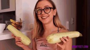 Viky`s Barefoot Zucchini Crush Full HD