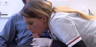 la secretaire du dentiste est une salope
