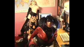 Roxina2007LadyBoyAndDolls130307.WMV