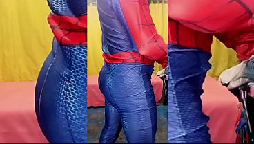 me compre el traje de spaiderman y ese culo se ve muy rico