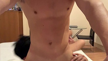 MARCOS GOIANO FODEU O RABO DO PASSIVO EM LONDRES @OLIVERHUNTXXX. TWINK ESTAVA COM TESÃO NO RABO E FICOU DE QUATRO PRA LEVAR PICA