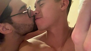 MARCOS GOIANO FODEU O RABO DO PASSIVO EM LONDRES @OLIVERHUNTXXX. TWINK ESTAVA COM TESÃO NO RABO E FICOU DE QUATRO PRA LEVAR PICA