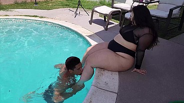 Stunning Asian BBW Jasmine Rose Gets Pussy Eaten at Pool