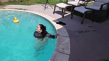 Stunning Asian BBW Jasmine Rose Gets Pussy Eaten at Pool