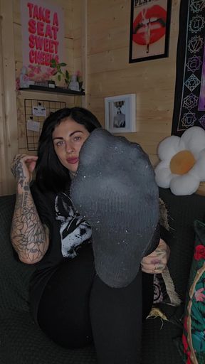 Worship my stinky socks and feet