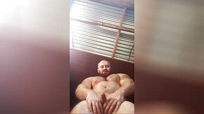 Large dong Bodybuilder Sweaty Naked Posing