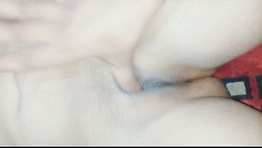Desi Indian bhabhi's nonstop pussy fingering leads to a wet and juicy squirt