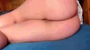 very beautiful natural gi tes pussy with fingers