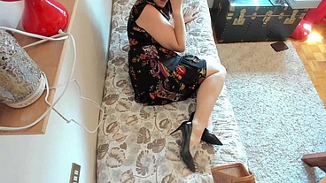 Gorgeous sexy feet for the Italian milf 4K