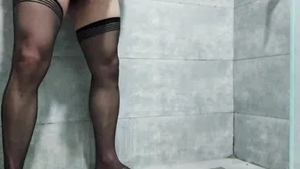 Young amateur bareback fucked by older man with big black cock