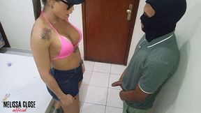 depois de tomar sol, tomei leite no cu de um cara desconhecido que estava na praia com a esposa me olhando (video completo)