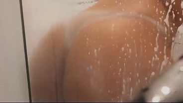 Thick baddie bathroom, I touch myself through the water