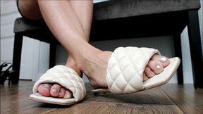 Toe wiggling inside flip flops WMV