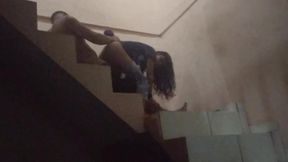 comi o cu da sapatao filha da empregada na escadaria da garagem do predio, fomos pagos no flagra. (jasmine santanna)