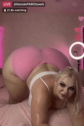 TikTok twerking bimbo wants breeding