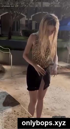 Amateur teen TikTok star exposes her onlyFans content