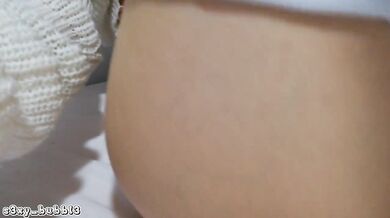 Her big ass jiggles while she fingers her wet pussy raw and alone