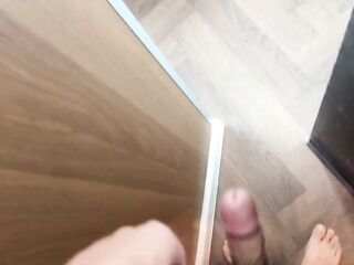 学妹偷偷自慰，我拿出我的大鸡吧后入她
