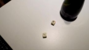 mi hermanastra y yo nos divertimos con el kamasutra 2 dados y una poronga