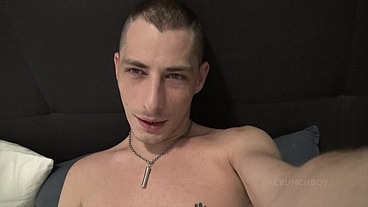 UN TRANSBOY AVEC UNE CHATTE AIME LE SGROSSES BITES