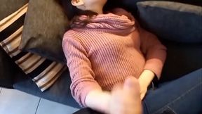 La hermana de mi mujer se calienta despu&eacute_s de unos tragos y me chupa la verga y se termina montando encima